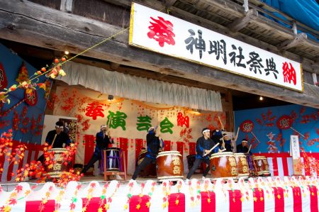 白馬村神城飯田　神明社　秋季例祭　神楽殿での奉納演芸